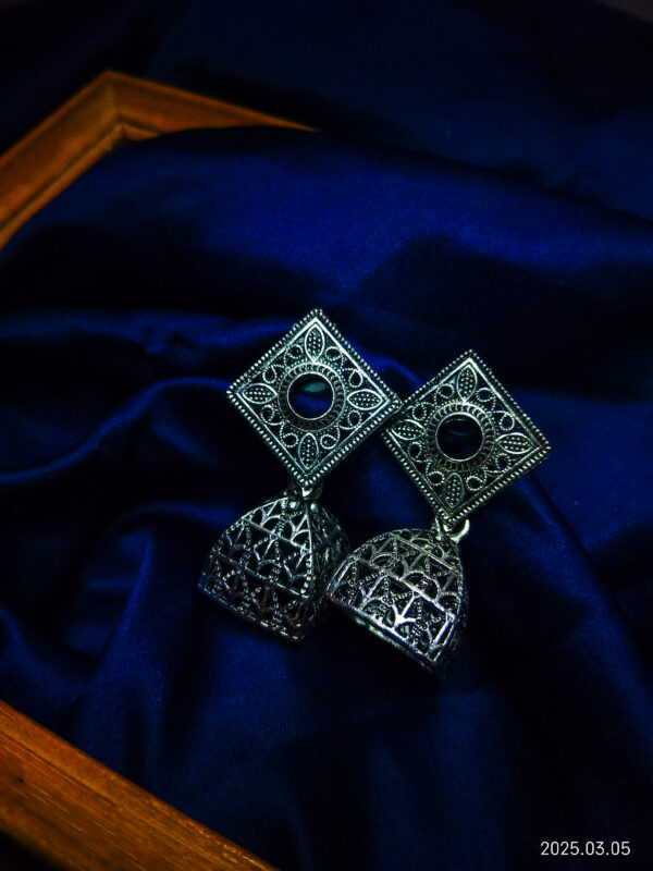 Royal Filigree Chandbalis